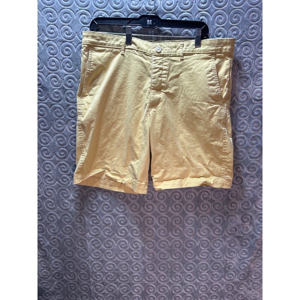 Calvin Klein Mens Chino Shorts Yellow Size‎ 34 Flat Front Button Fly Casual